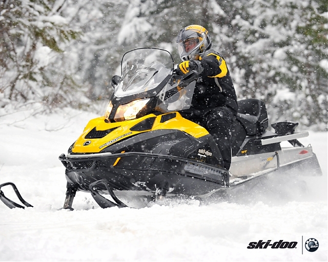    SKI-DOO SKANDIC WT 550 v 2015  3 