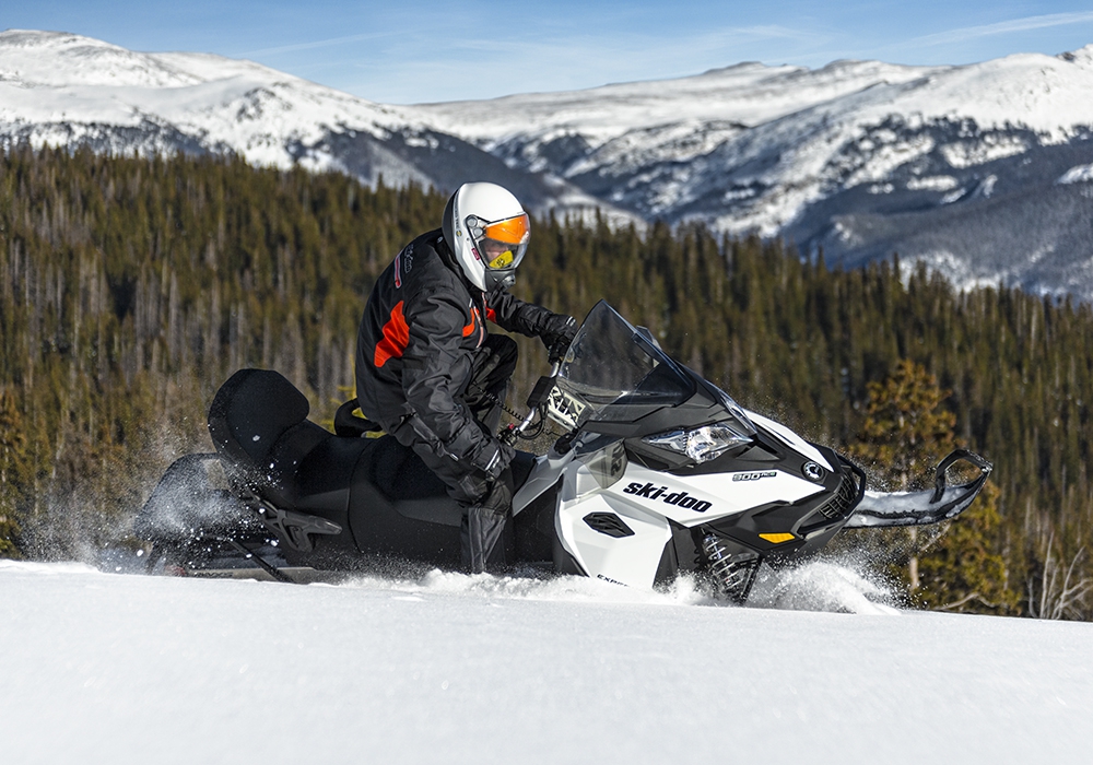    SKI-DOO EXPEDITION SPORT 900 ACE v 2016  4 