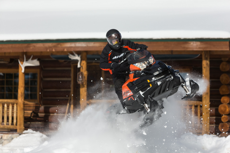    SKI-DOO TUNDRA XTREME 600 E-TEC v 2015  3 