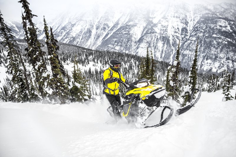    SKI-DOO SUMMIT SP 165 850 E-TEC v 2017  3 