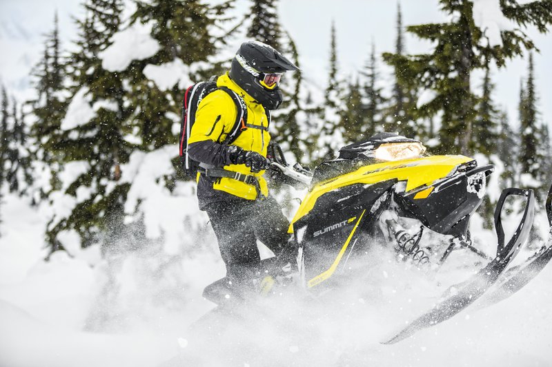    SKI-DOO SUMMIT SP 165 850 E-TEC v 2017  4 